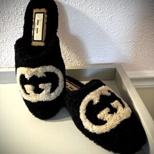 Gucci black merino wool slippers